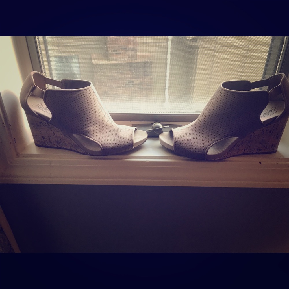 Left Stride Open Toe Shoe size 10